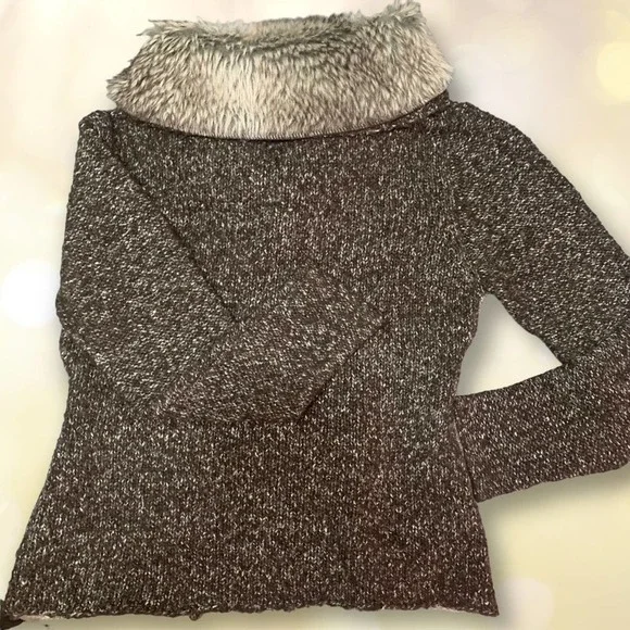 Keren Hart coffee Color cardigan sweater, faux fur collar. Large - Picture 6 of 16